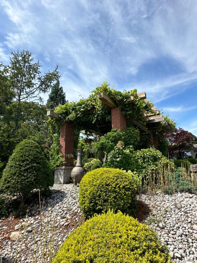 Bed and Breakfast The Wind In The Willows - Luxury Lakefront Oasis Кобург Экстерьер фото